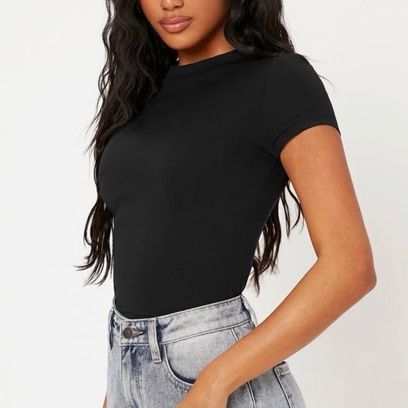 Women Solid Form Fitted Tee Top - Picture 4 of 5